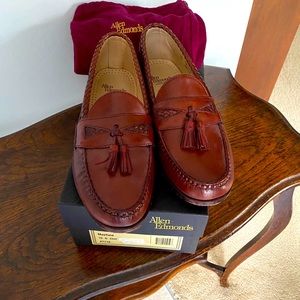 Allen Edmonds tassel loafer. Size 10D